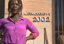 Fiscal pide absolución para francesa que llegó al país con hijos luego de relatar abusos del padre