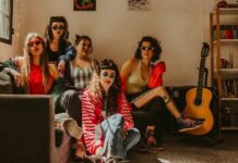 “Regia”: cinco mujeres disputando el escenario de la música popular