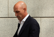 Condenan a Luis Rubiales a pagar más de US$11.000 por besar a la futbolista española Jenni Hermoso sin su consentimiento