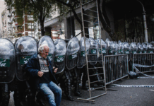 Derechos en reversa: Amnistía Internacional expone retrocesos en Argentina y una crisis global