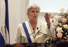 El adiós a la primera presidenta elegida de América