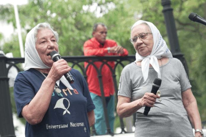 Madres de Plaza de mayo