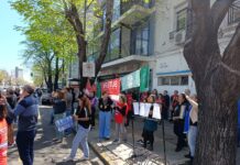 Gravísima intimidación de encapuchados a trabajadores que protestaban en el PAMI de La Plata