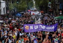 Plaza violeta y verde en una de las épocas de mayores retrocesos en derechos de las últimas décadas