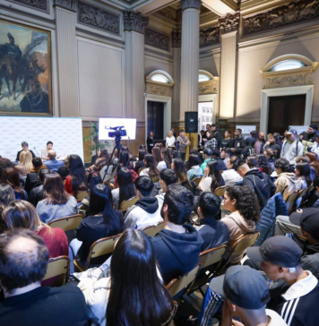 Ley Ema: Un dique escolar contra el acoso virtual que golpea a las adolescentes
