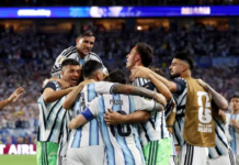 El «anestésico» de la Scaloneta: Mientras el país grita los goles de la Selección, el gobierno de Milei remata la soberanía y desguaza el Estado