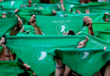 El Pacto de la Reacción: Argentina Firma el Consenso de Ginebra mientras las Brujas Tejen la Resistencia