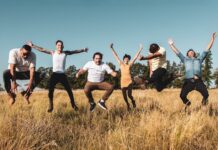 Canciones honestas contra el olvido: Lettieri presenta “Cerca de la luz del Sol”, una trinchera de folk, memoria y resistencia