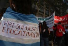 La calle ruge frente al Palacio: masiva movilización al Congreso para frenar el ajuste y exigir la caída del DNU 70/2023