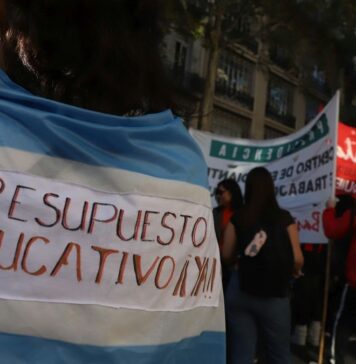 La calle ruge frente al Palacio: masiva movilización al Congreso para frenar el ajuste y exigir la caída del DNU 70/2023