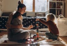 Maternidades al límite: el 76% de las madres vive agotada y el 97% padece tristeza o angustia frecuente