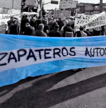 Pies descalzos y talleres vacíos: el «zapatazo» que expone el industricidio planificado
